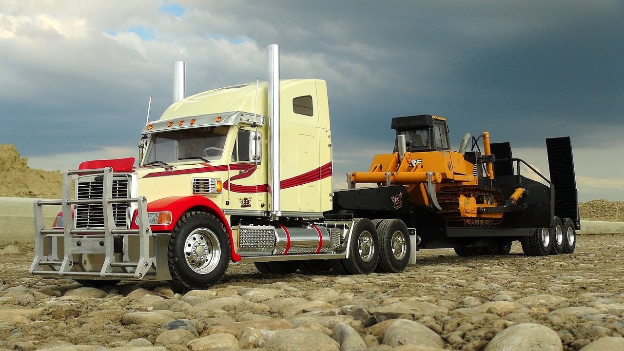 RC ADVENTURES - Knight Hauler 1/14th Scale RC Tractor Truck & Trailer, Radio Controlled