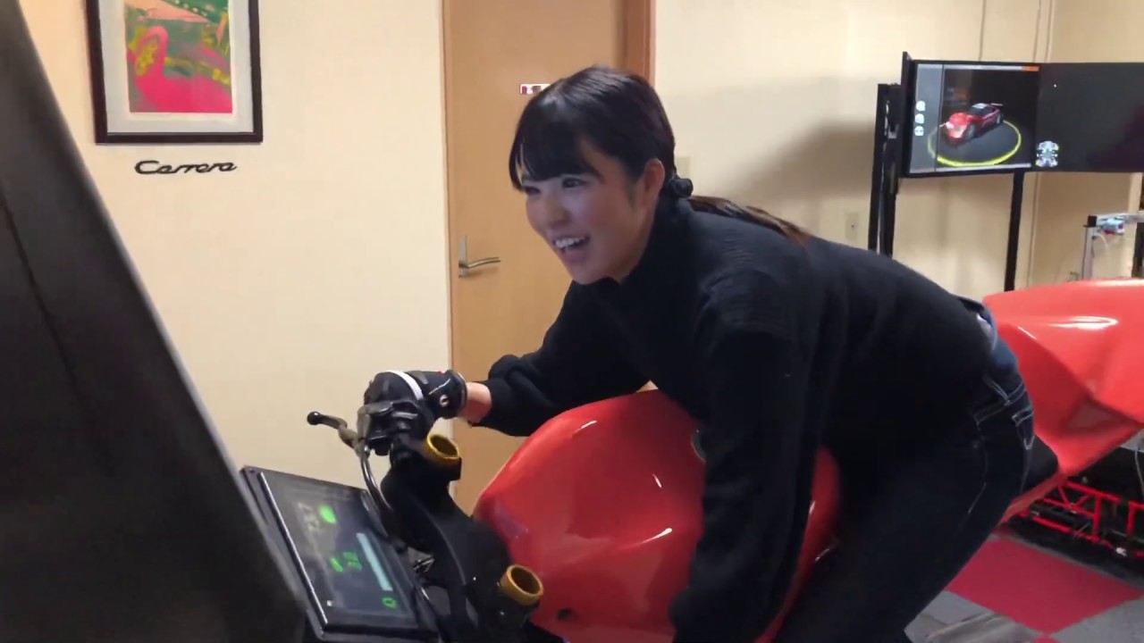 落下寸前！ MotoGP公認のシミュレーターにチャレンジしてきました！（梅本まどか 編）