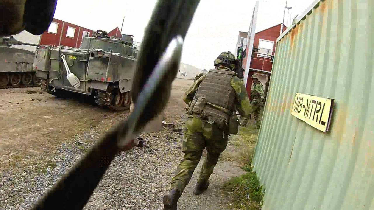 Swedish soldiers in urban combat