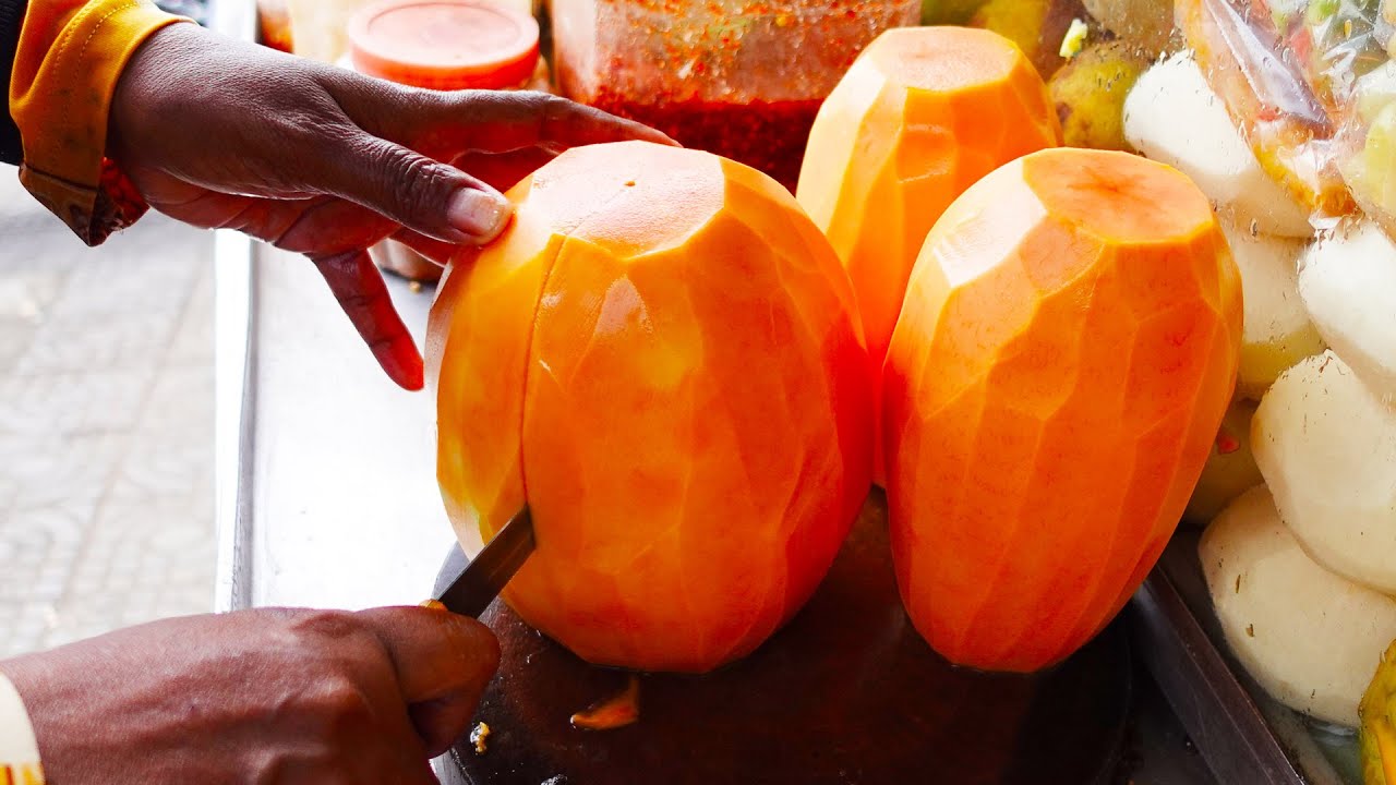Witness Unbelievable Papaya Slicing Skills from Cambodia!