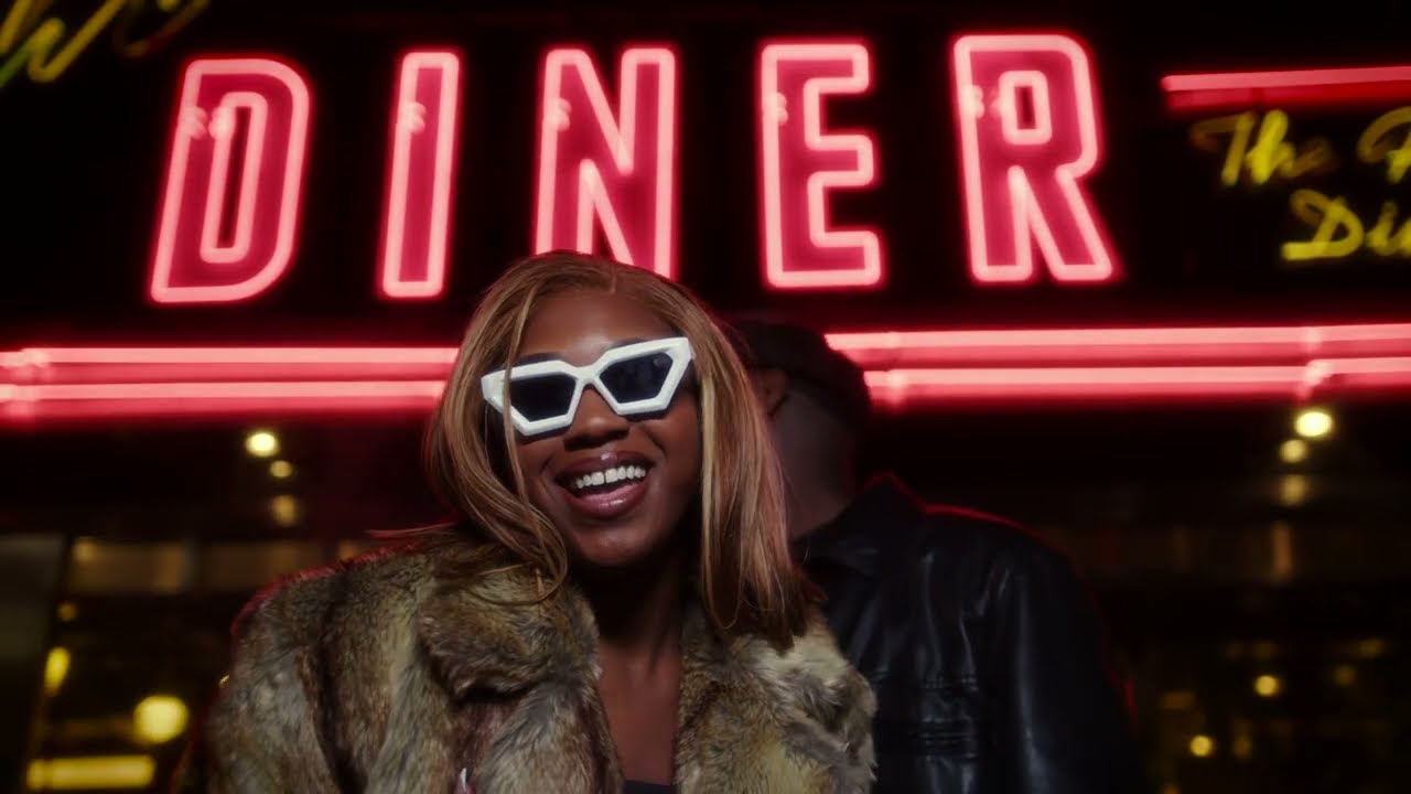 Empress Afi ft. Vintage Papi - Pull Up On Me [MUSIC VIDEO]