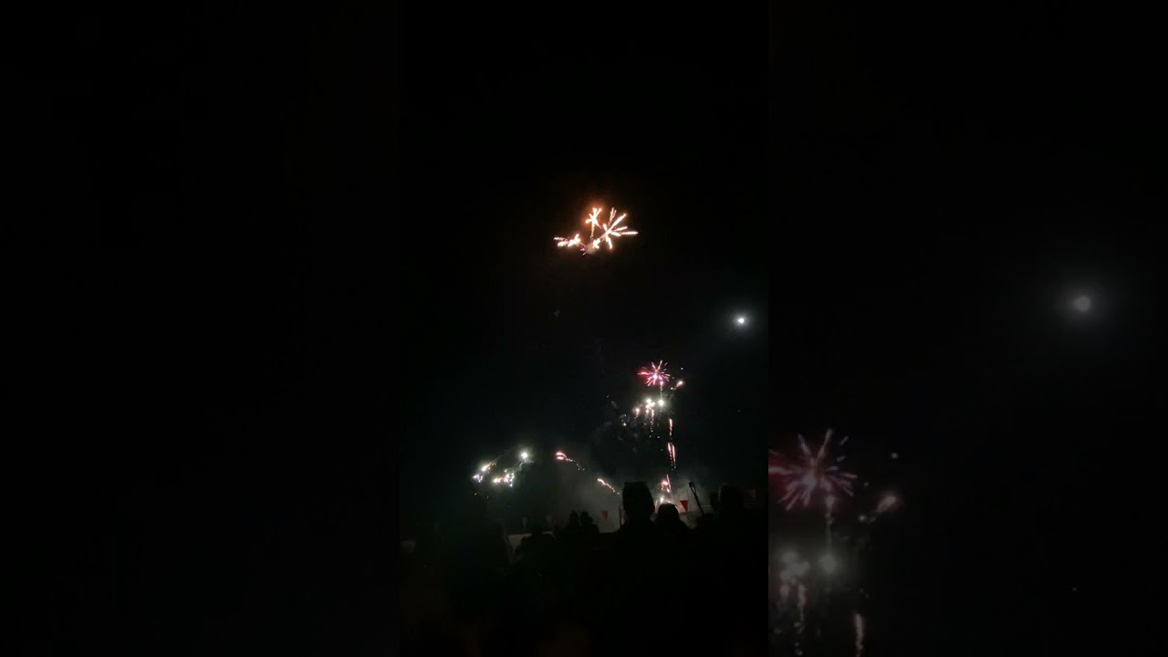 Happy new year 🥳 (fireworks)