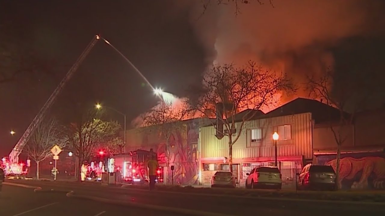 Crews battle 'suspicious fire' in North Sacramento abandoned building