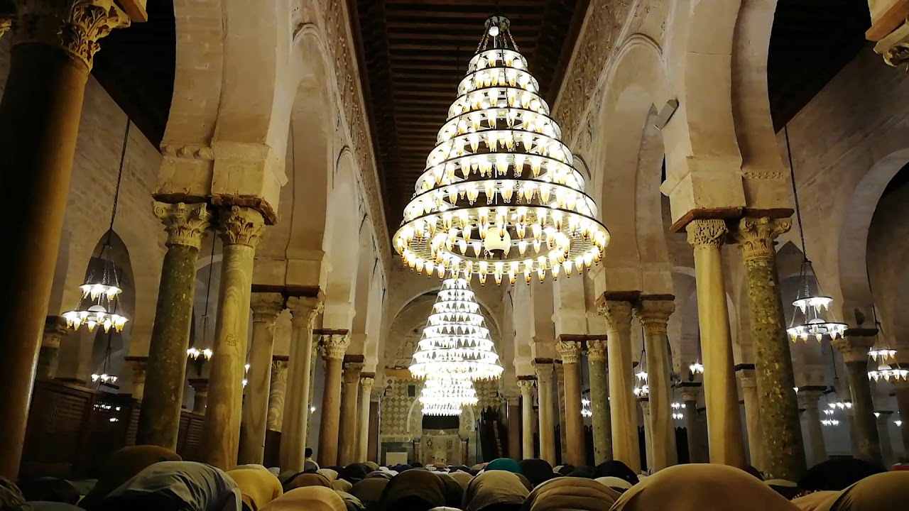 سحر القيروان في رمضان. شاهد ماذا فعل الزوار والتجار ليلة القدر