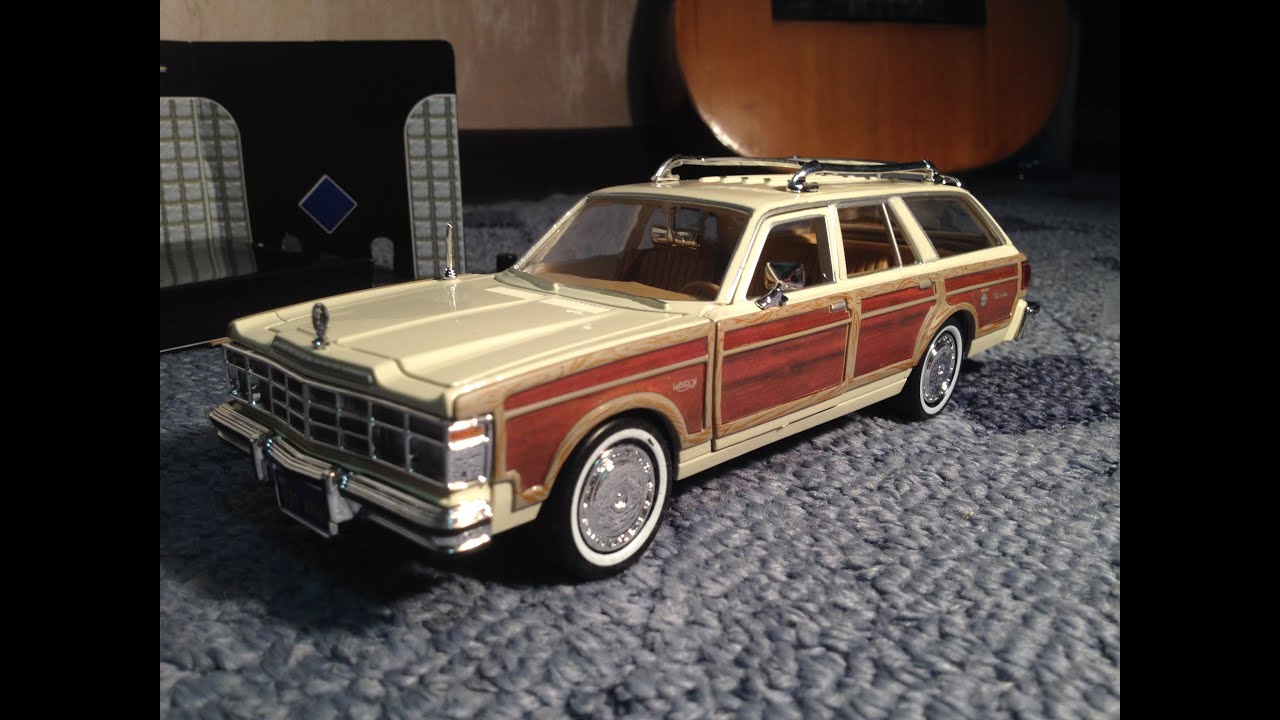 MotorMax Chrysler Le Baron 1979 1:24