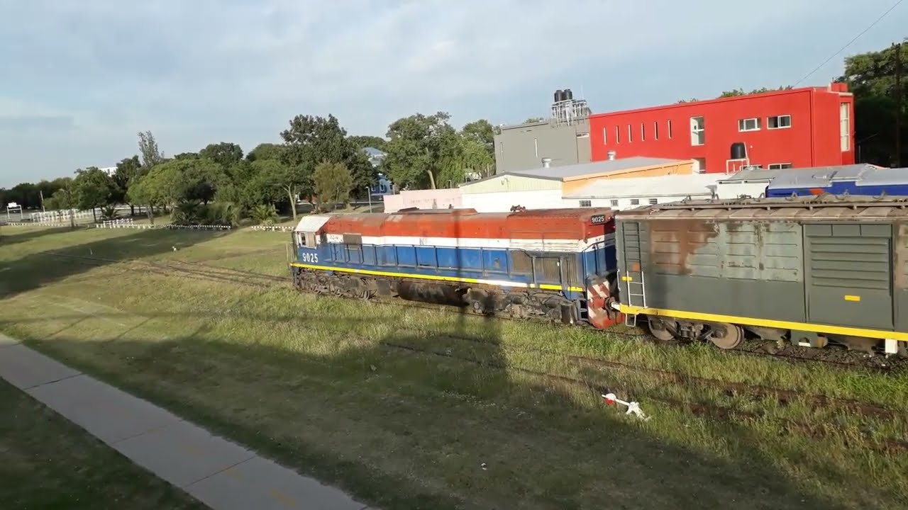 EMD GT22CW 9025 N.C.A. CON CARGADO RUMBO A CHABÁS