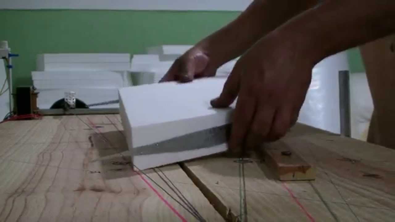 Cortando uma asa zagi em cnc caseira (asa de combate)