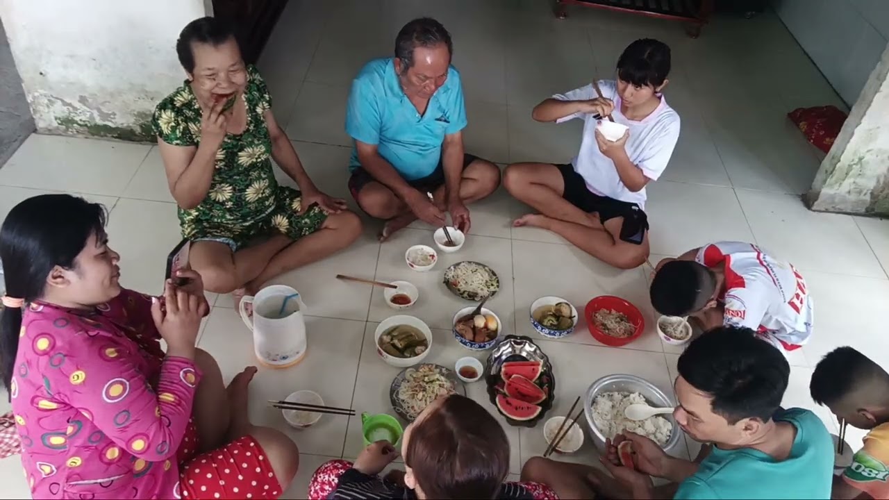 Bưa  nay 29/2026 cùng gia đình ăn Bưa cơm tết 