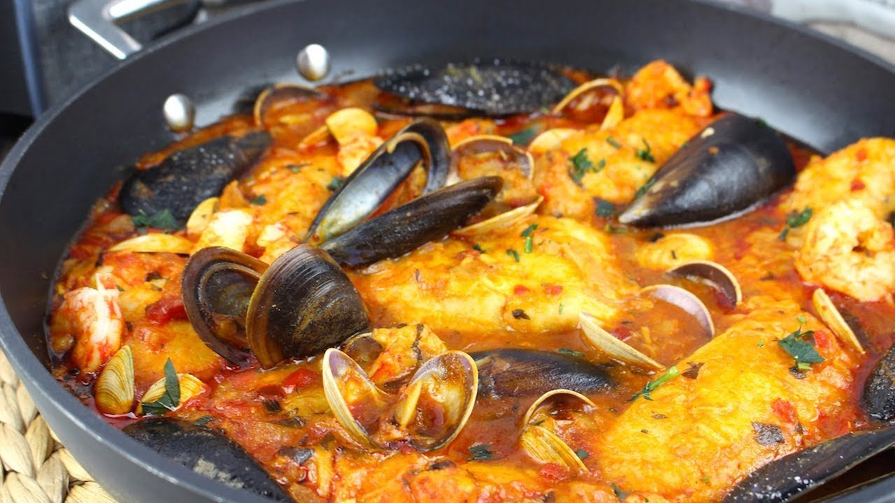 Merluza a la marinera 🐟⚓️🦐 (con gambas, almejas y mejillones)