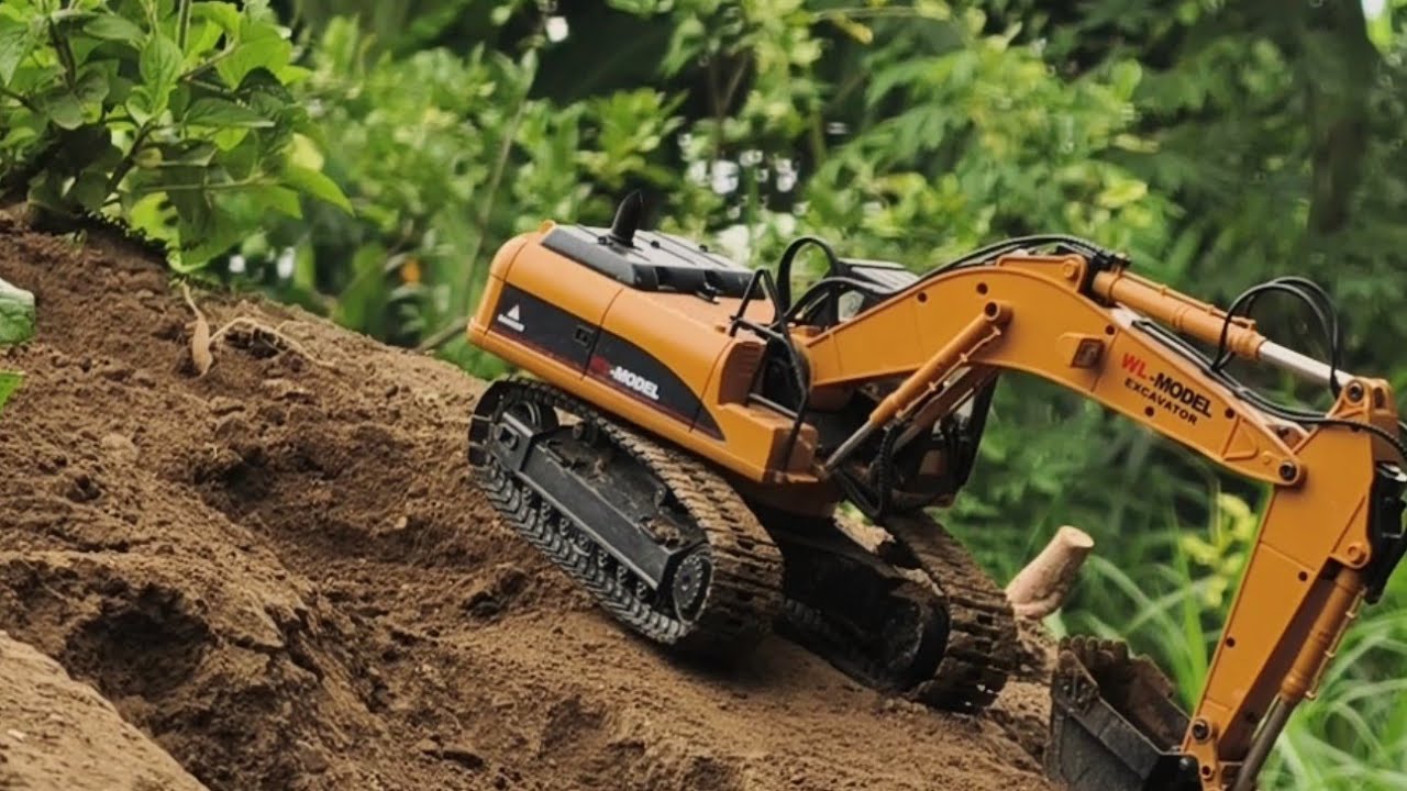 The WL 16800 RC Excavator carries out earthmoving on high cliffs