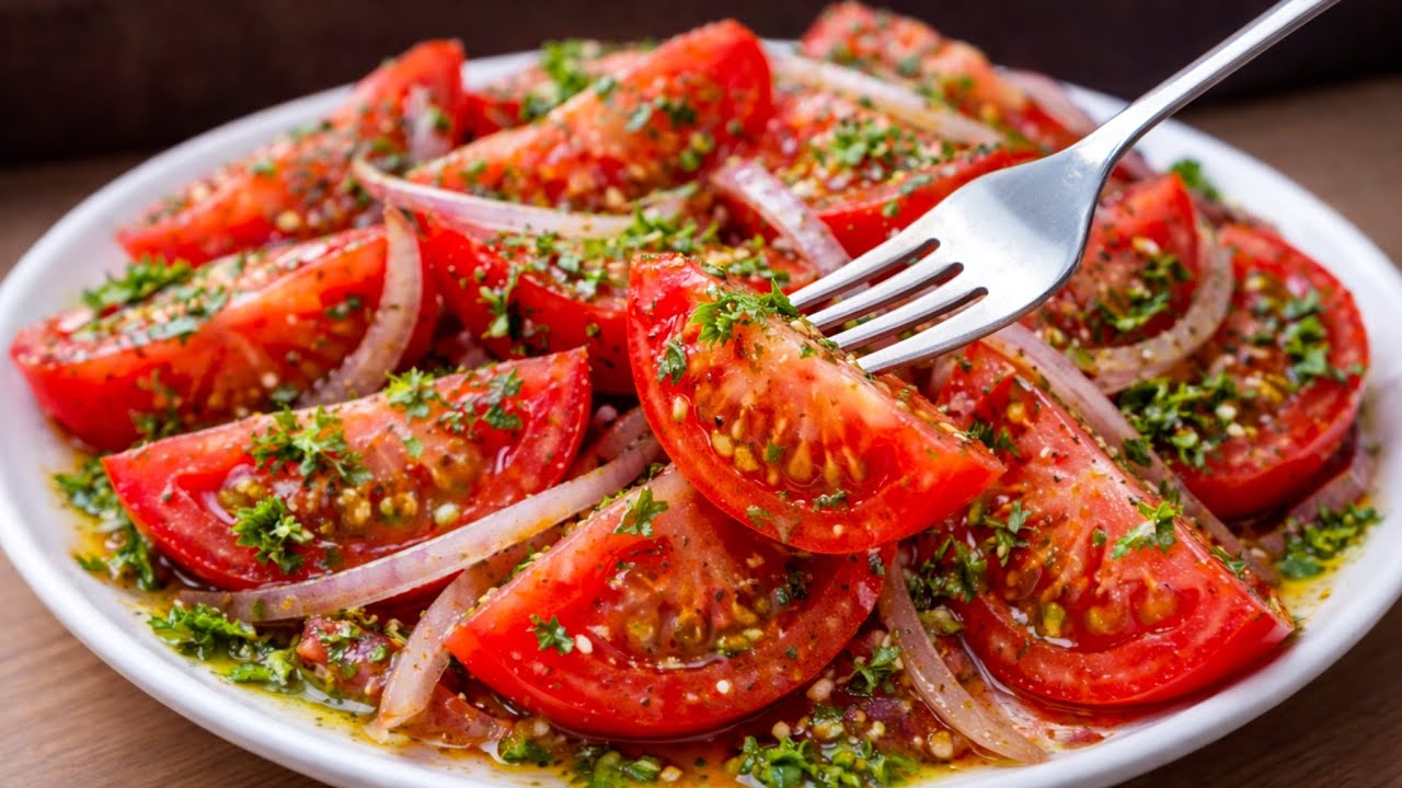 Die leckerste Tomaten-Vorspeise aller Zeiten! 🍅 Zaubersalat &ndash; schnell und einfach