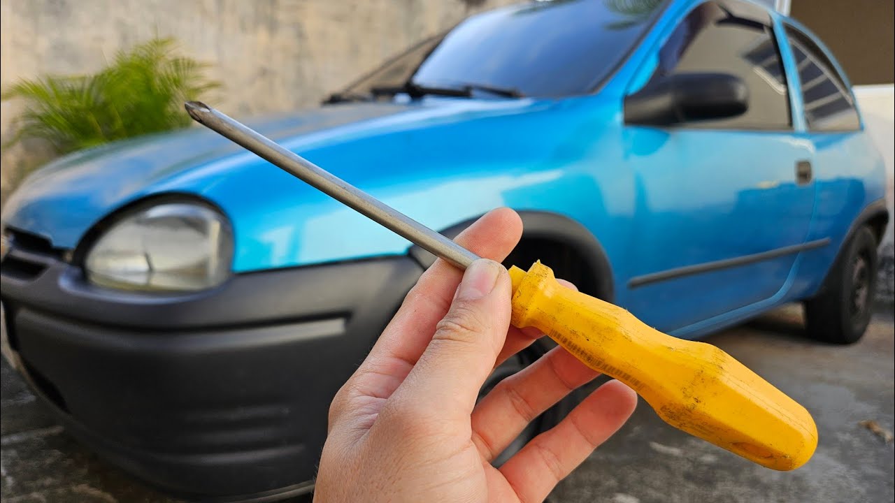 COMO ABRIR O CAPO DO CORSA WIND COM A CHAVE DE FENDA !