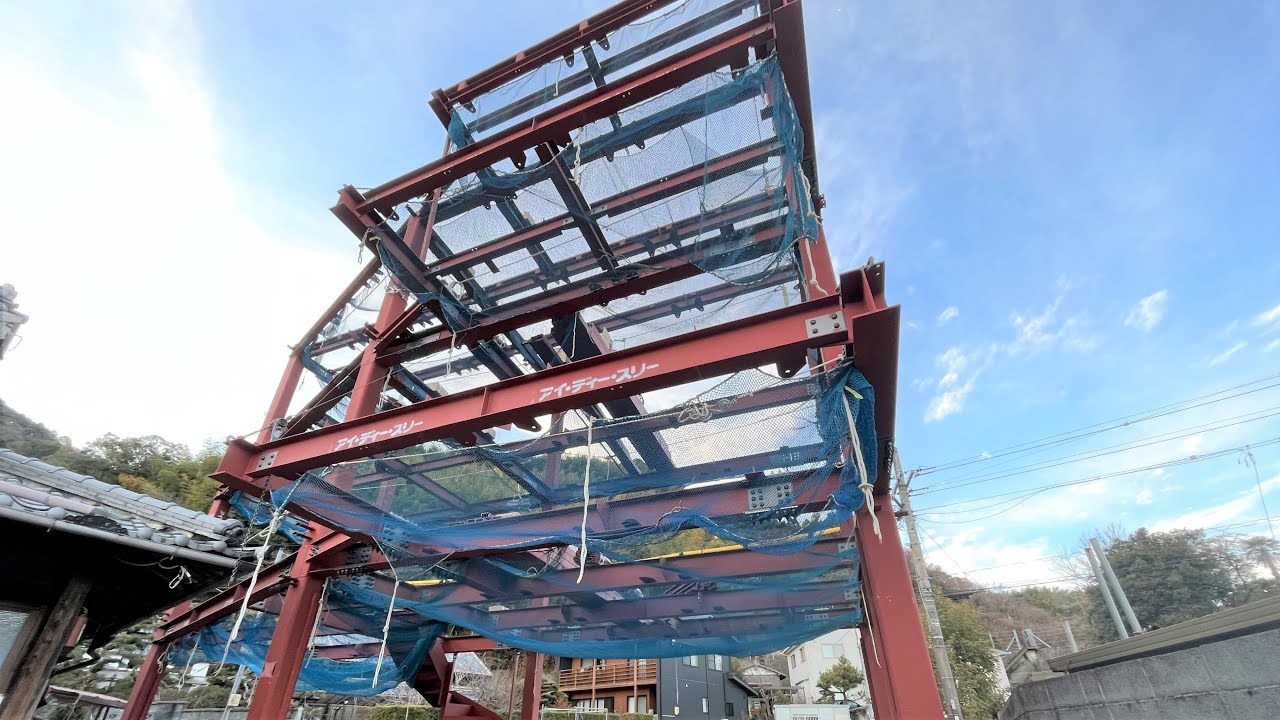 重量鉄骨3階建てインナーガレージ付きの住まい新築工事の鉄骨建て方を静岡市葵区にて行いました