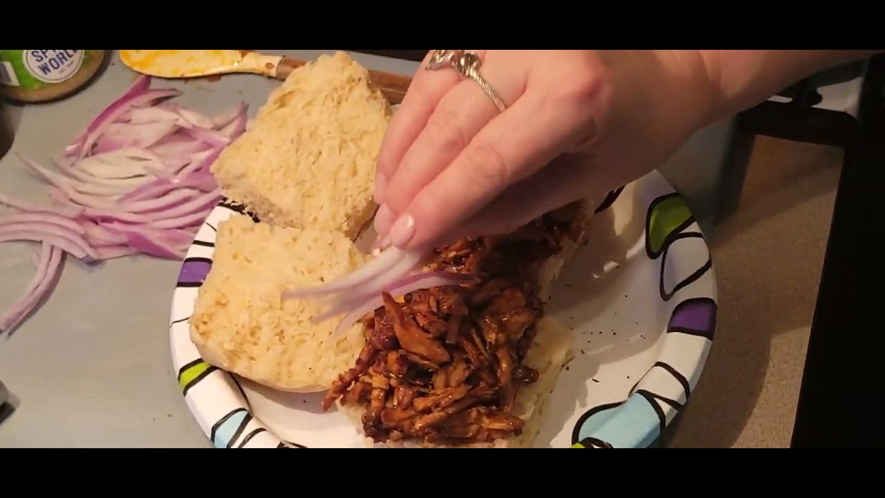 Spicy BBQ Shredded Chicken Sandwiches 