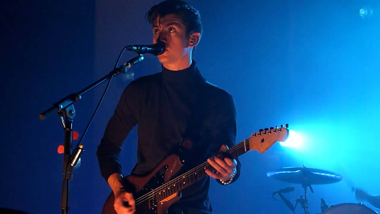 Arctic Monkeys - She's Thunderstorms (live@Casino de Paris)