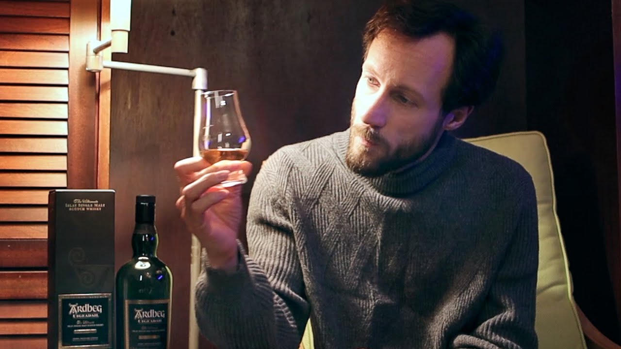 The BRILLIANT Ardbeg Uigeadail whisky - an ASMR session.