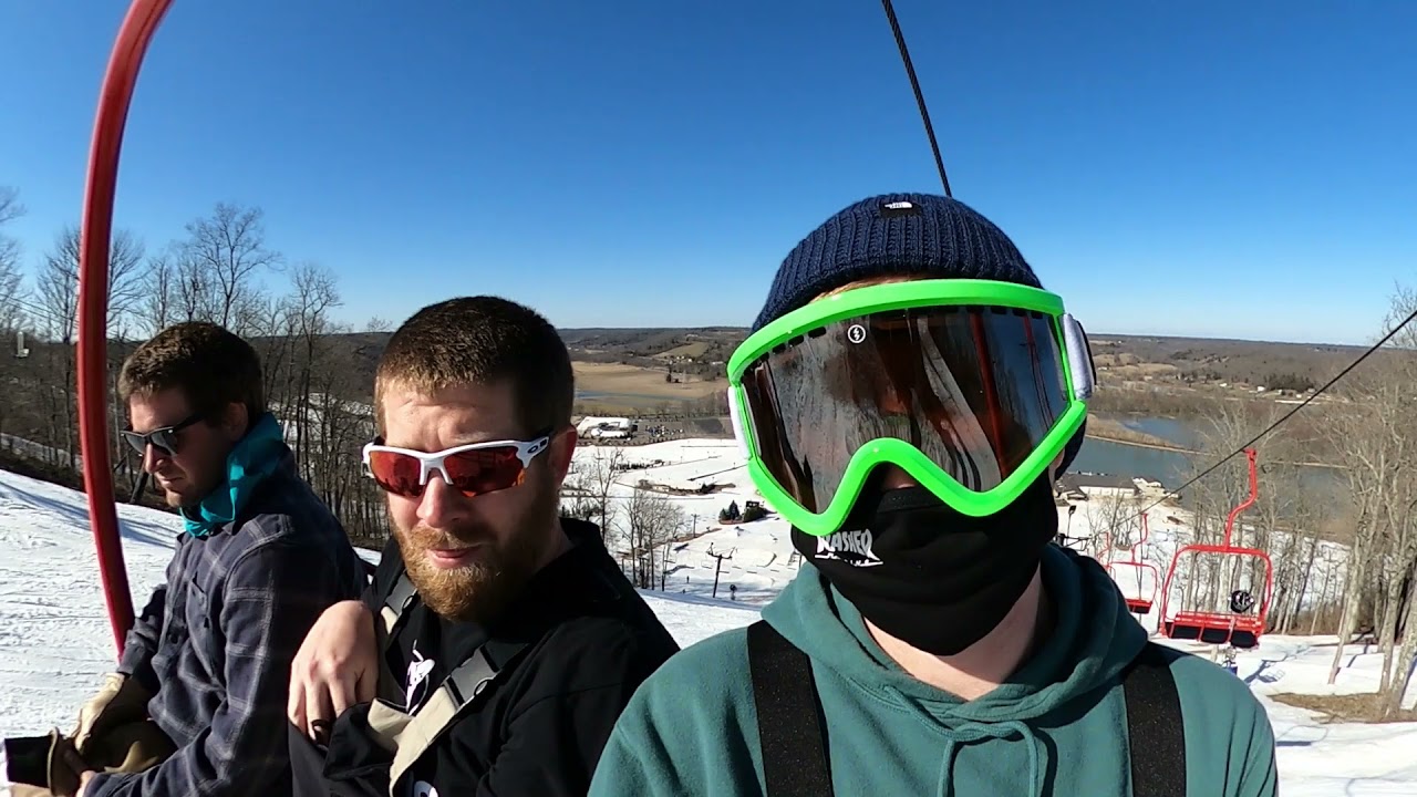 Snowboarding at Perfect North Jumps Slush Puppies 2021