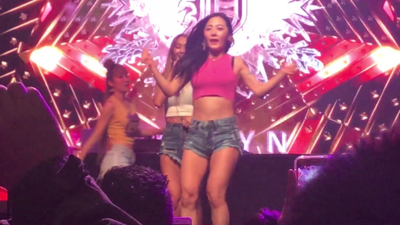 170319 Hyorin LA Showcase - Shake It