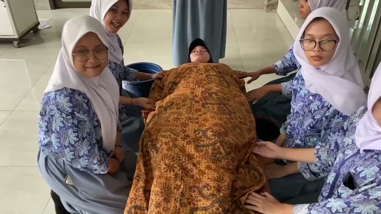 TUGAS UPRAK AGAMA CARA MEMANDIKAN DAN SHOLAT JENAZAH SMAN 21 BEKASI kelompok 3