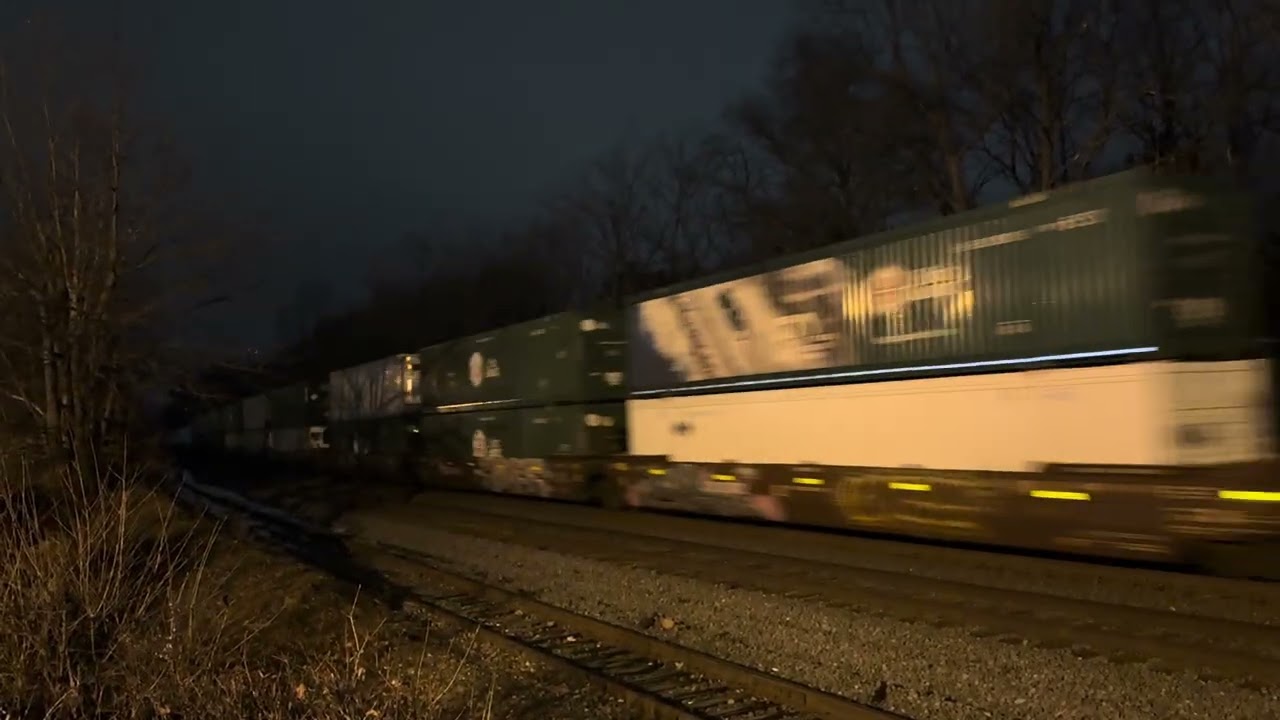 NS 7561 ES44DC lads NS 28X at Piscataway 