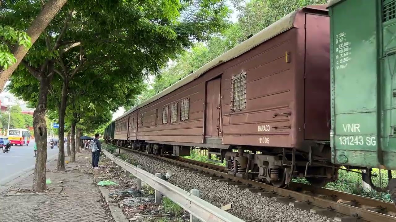 D18E-603 kéo tàu hàng 2310 về ga Giáp Bát (11/5/2025) 