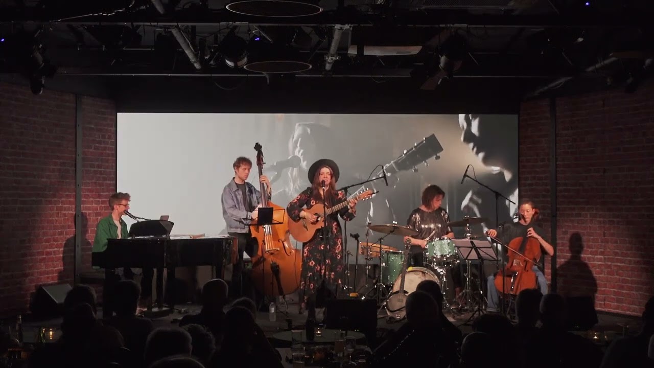 Daisy Chute - Meet in the Middle