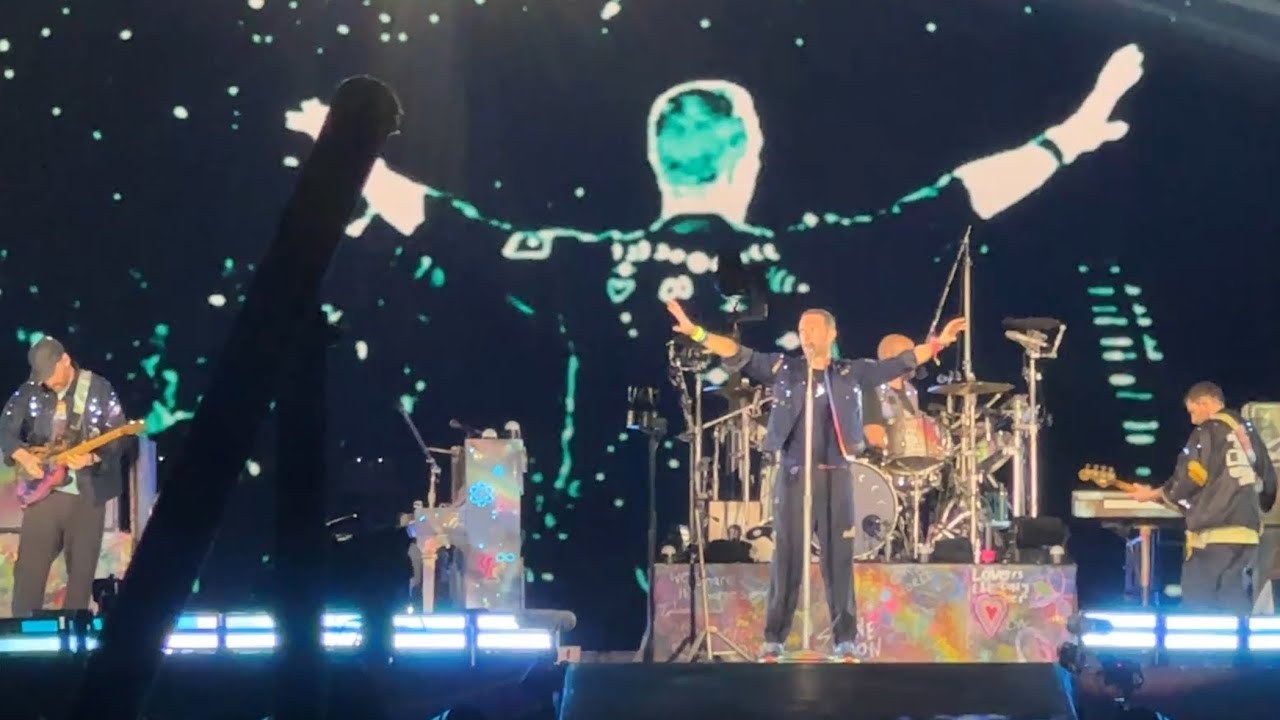 Coldplay live at Olympic Stadium in Rome 15/07/24 Feels Like I’m Falling in Love FLIFIL & Fireworks