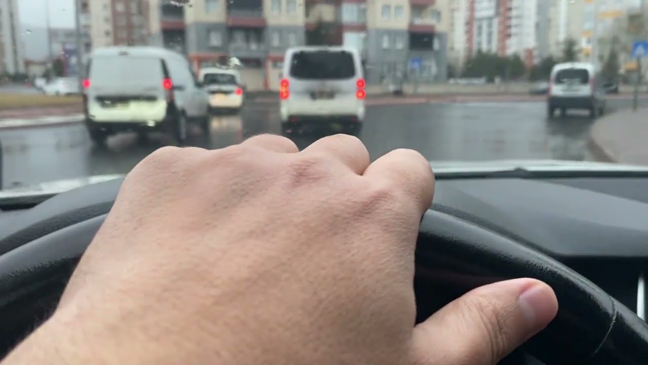 Yağmurlu havada nasıl araç kullanmalıyız ?  Nelere dikkat etmeliyiz ? Buyrun efendim. 