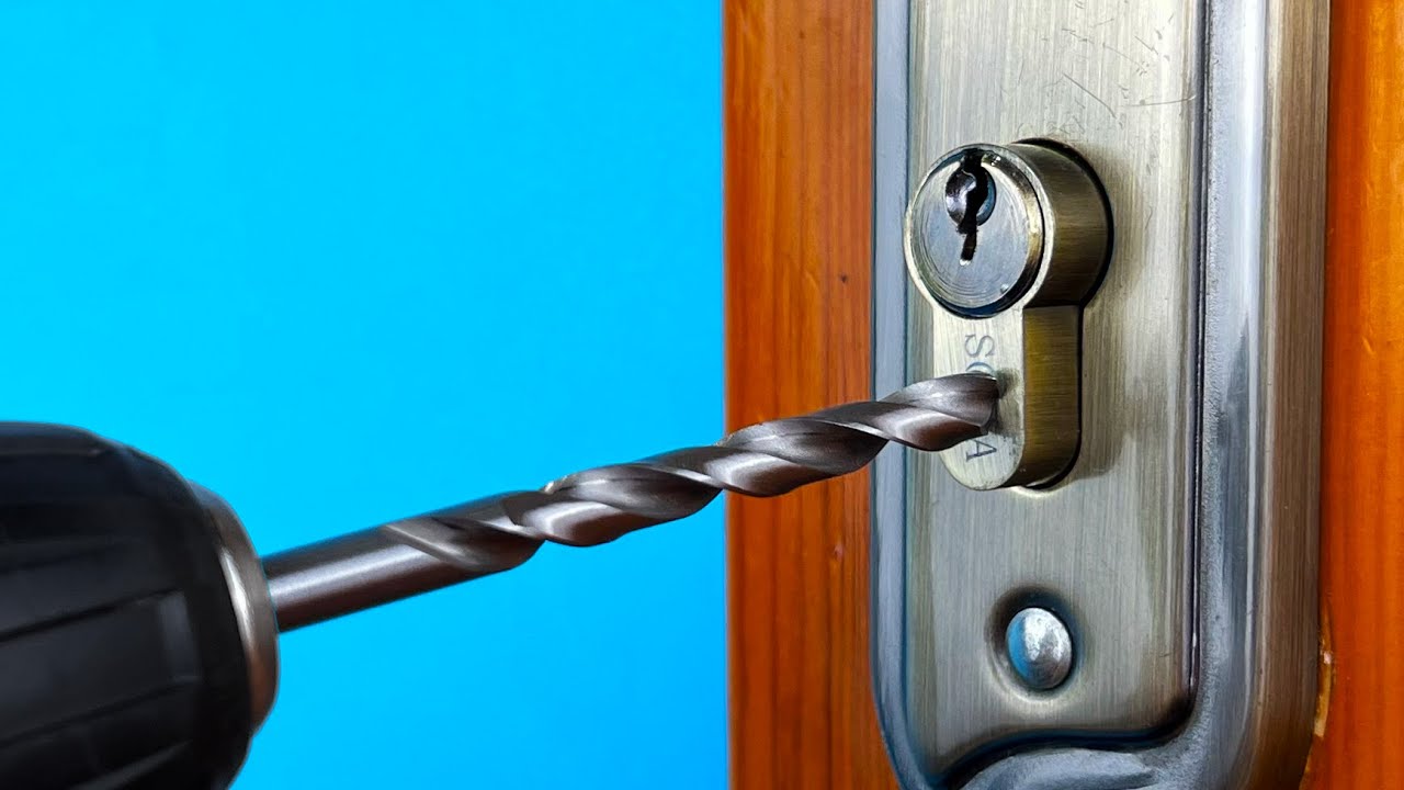 Emergency Door Opening Forget the Key! Every home needs this and no one does it!!