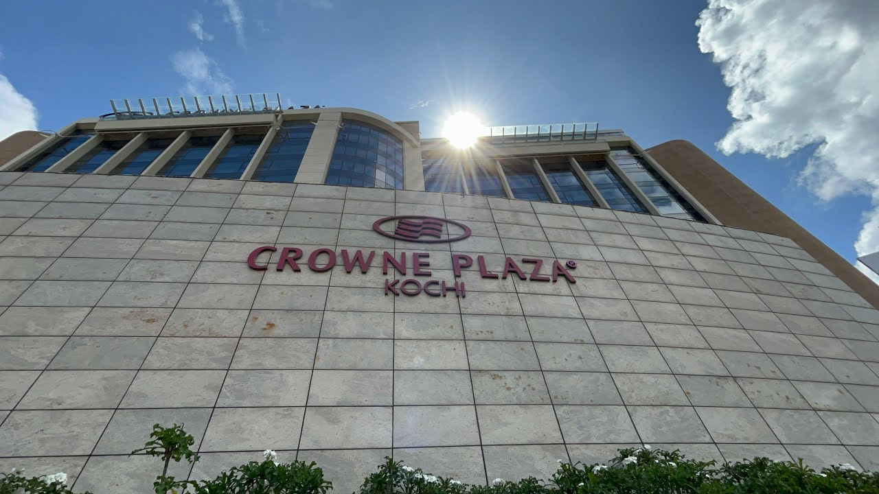 Kochi Crowne Plaza കണ്ടിട്ടുണ്ടോ?? 💥❤️‍🔥 #two  #days #walking #kochi #walkthrough #5star #hotel