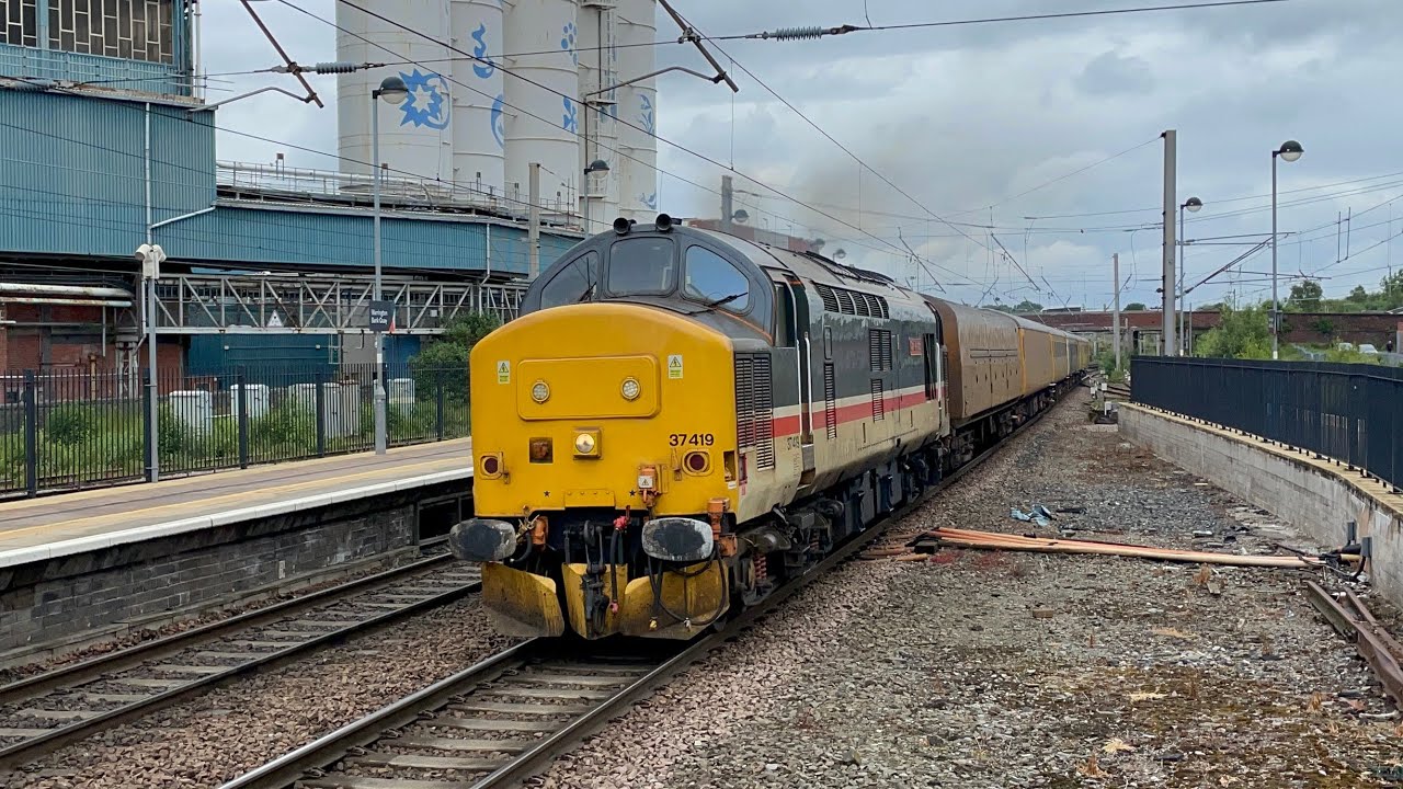DRS’s 37419 Pushing and pulling a Networkrail test train + some freight & services (30/5/22)