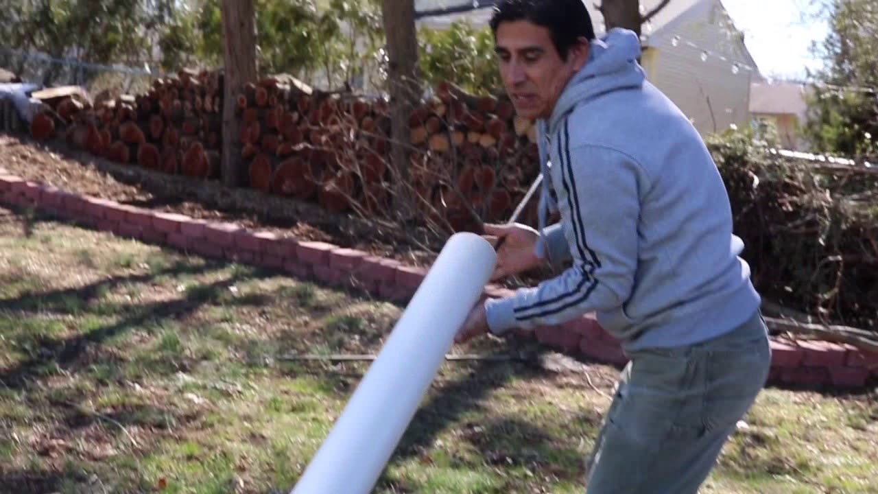 Squirrels  vs  Iron Pole Bird Feeder Fix PVC  Pipe