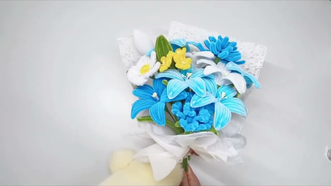 Lektion 10 | Anleitung zum Binden eines blauen Blumenstraußes