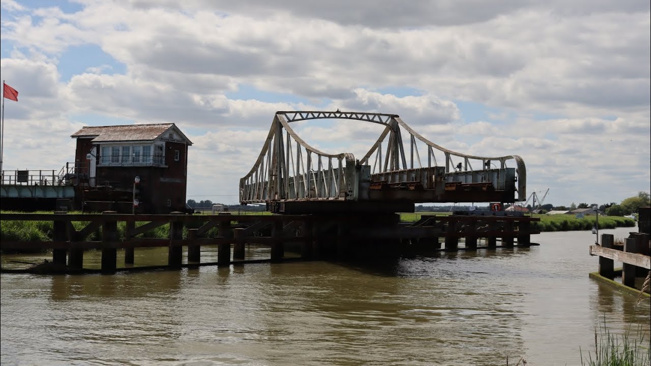 Reedham Swing Bridge opening sequence