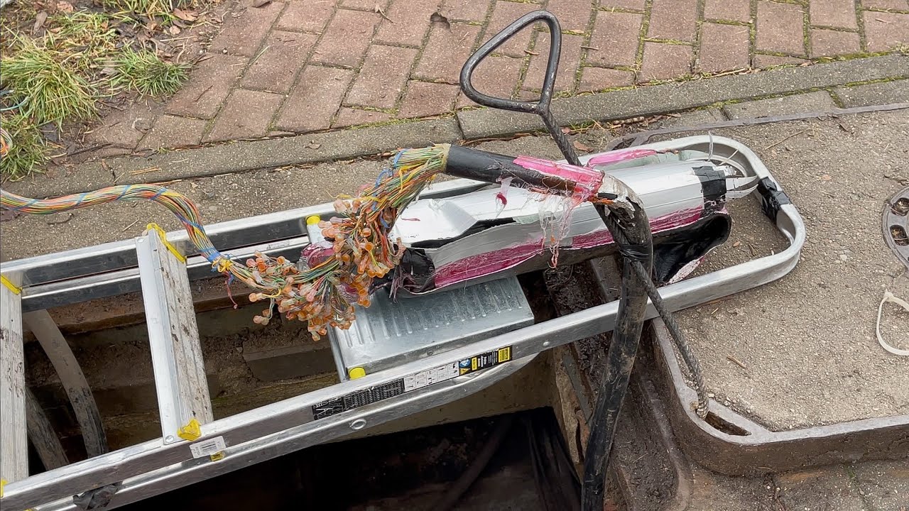 Kable telekomunikacyjne i śmietnikowe klimaty kolejowe we Wrzeszczu 🛤️
