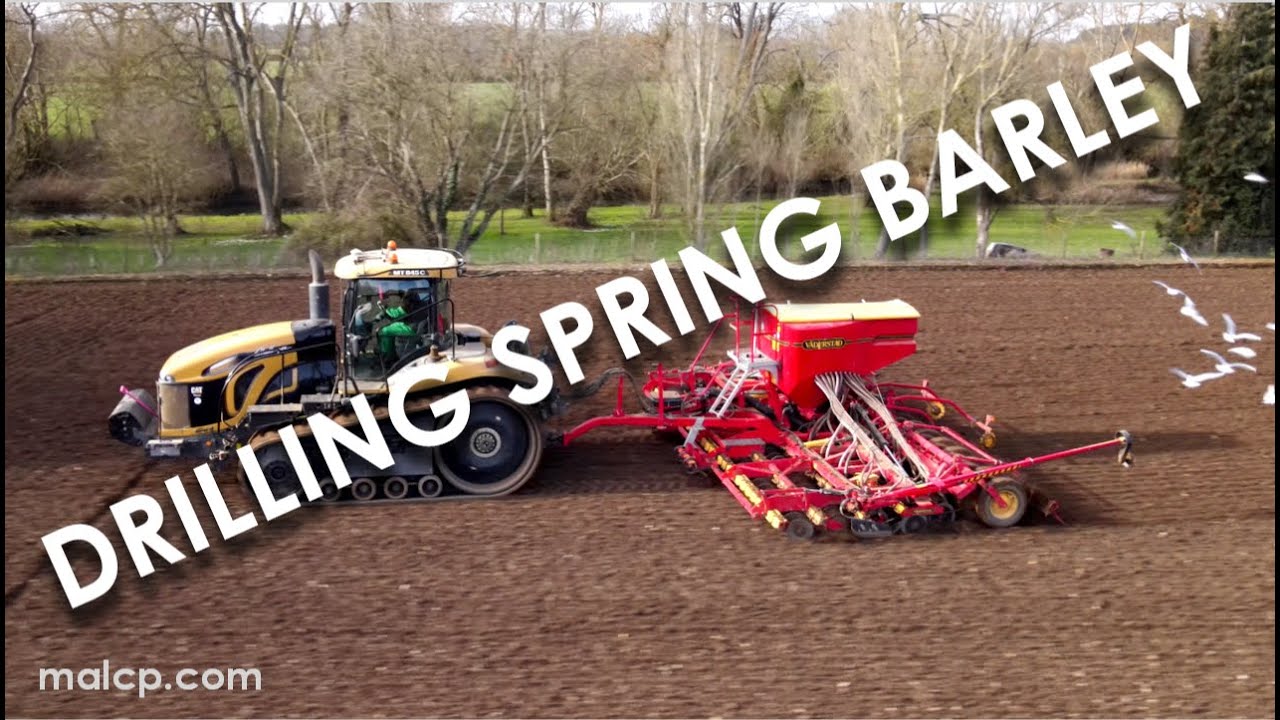 4Kᵁᴴᴰ  Väderstad Rapid A800S 8m drill, a CAT Challenger MT845 C drilling spring barley near Hadleigh