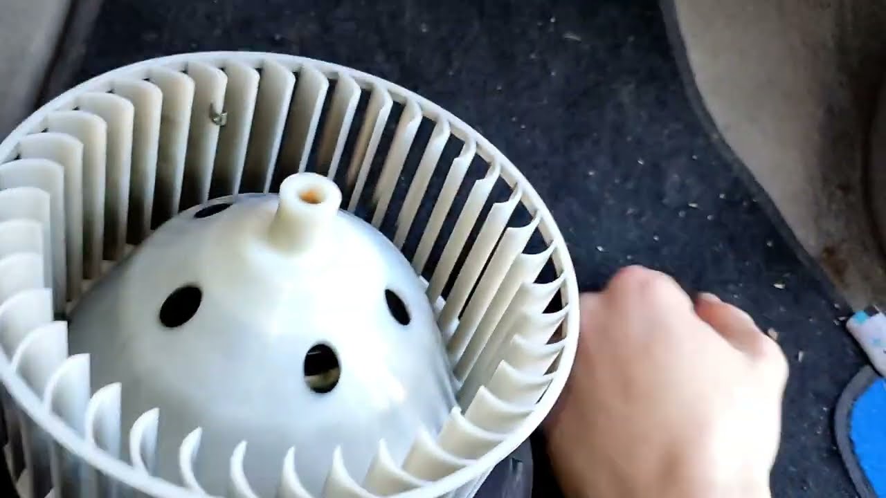 Tuto Laguna 2 : Remplacer filtre d'habitacle et vérifier le pulseur d'air.
