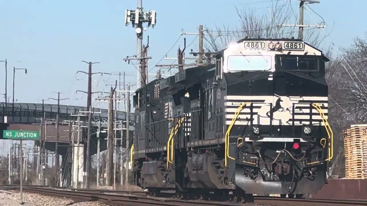 Ns 276 power move to lamberts point with @GraysonrailfansVA 