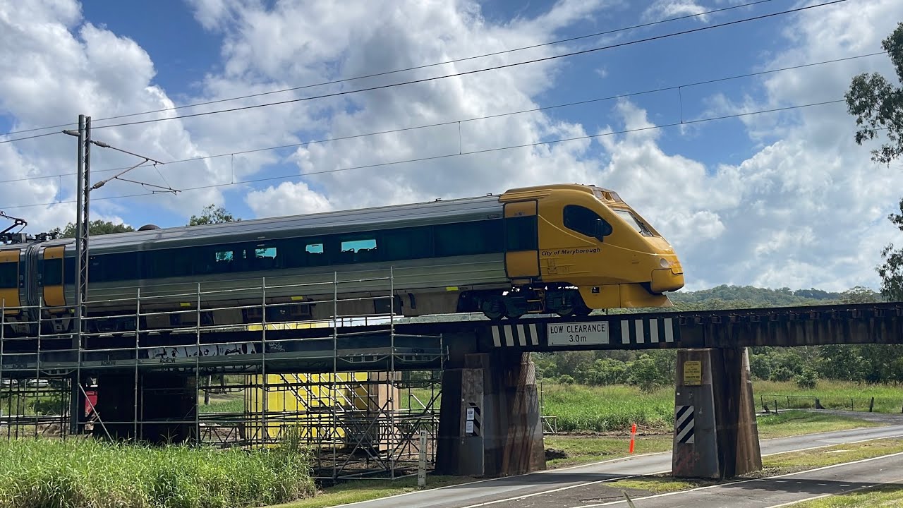Afternoon peak trains on the Sunshine Coast at Eudlo and Mooloolah