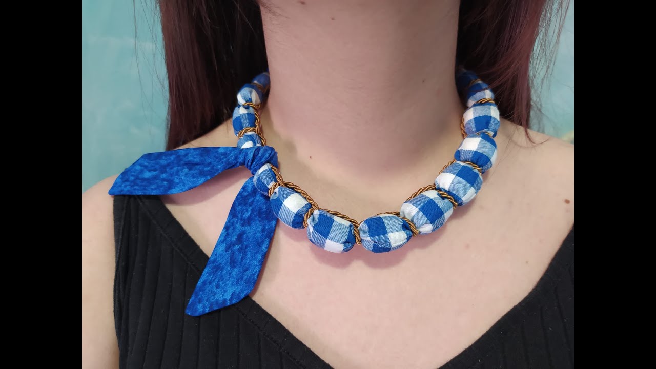 Collar de bolitas en tela