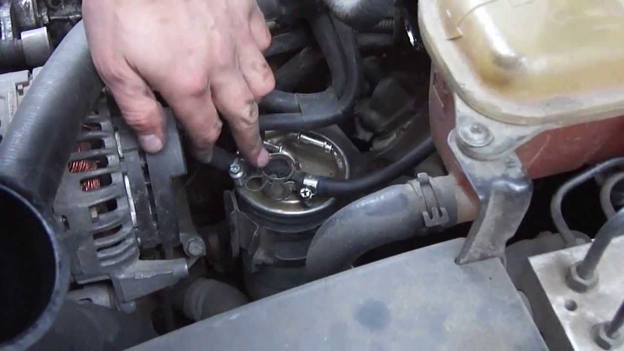 Замена топливного фильтра  AUDI A6 C5 своими руками за 5 минут.fuel filter