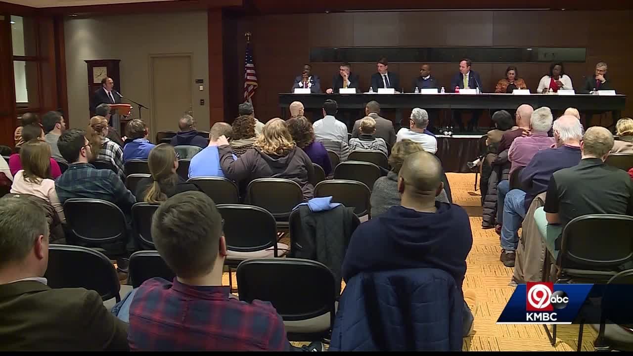Mayoral candidates take part in debate at downtown library
