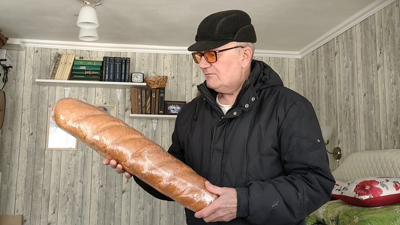 Признаки весны: праздничный концерт, букет, батон, всходы. И елку убрали! Живем в деревне. Март 2024