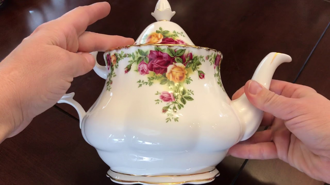Royal Albert old country roses teapot Collection