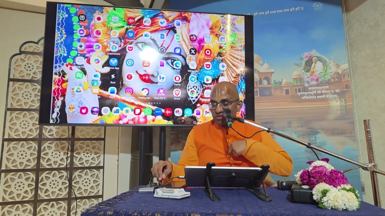 Hindi How Bhakti increases our self-confidence, Prabhupāda's prayers, Pune BCEC