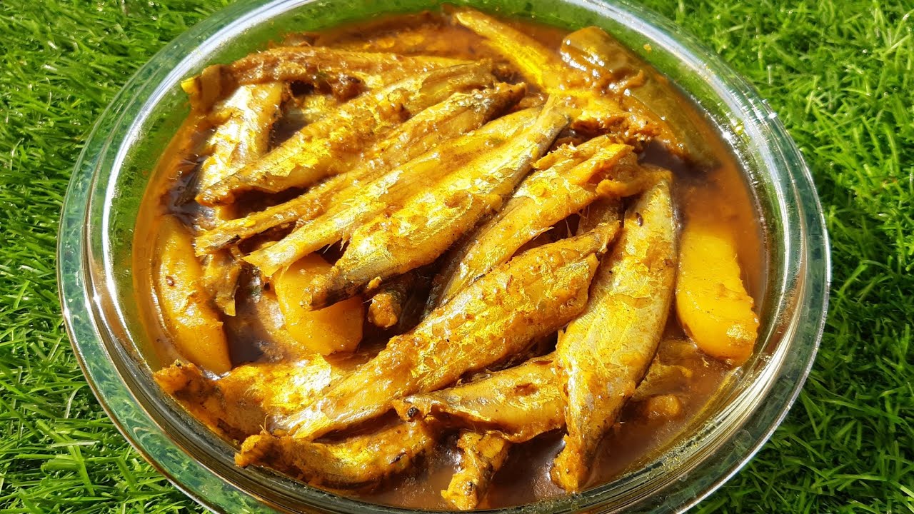 আলু বেগুন দিয়ে কাজলি মাছের ঝোল