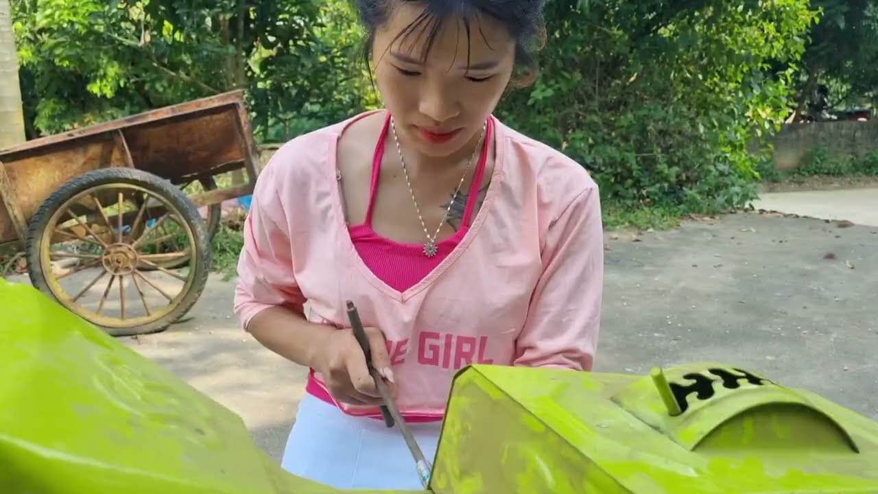 Full video Beautiful girl repairs and maintains all kinds of electrical equipment