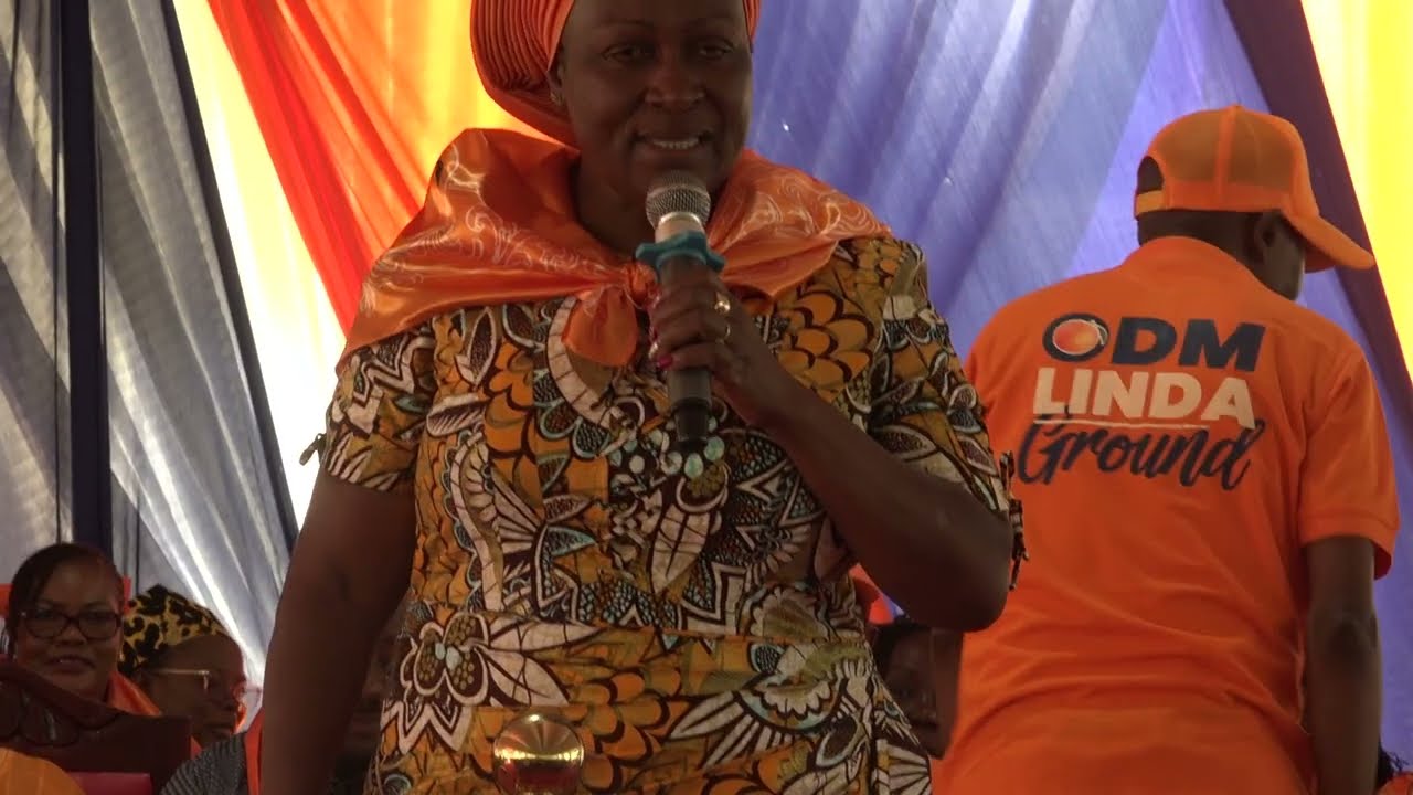 CS WYCLIFFE OPARANYA LEADING A PARALLEL ODM  MEETING  AT BUTERE MABOLE YESTERDAY 