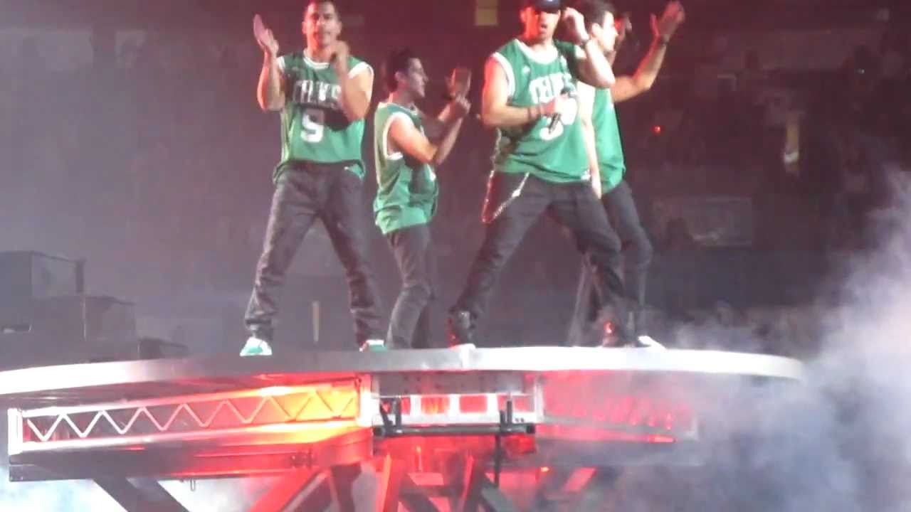 [HD] NKOTBSB - Encore Finale - Everybody & Hangin' Tough - Toronto Air Canada Centre - June 8 2011