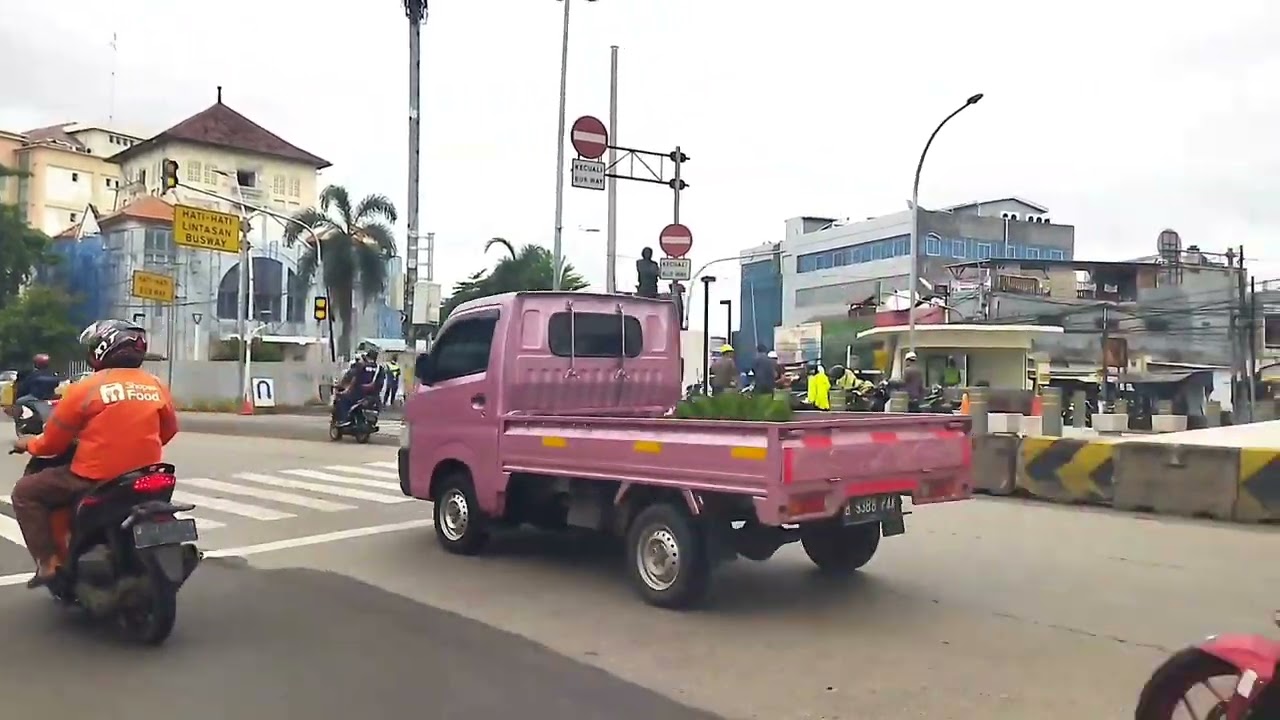 WAJAH BARU HALTE TRANS JAKARTA MATRAMAN BARU JATINEGARA